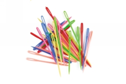 SP- CRAFT PLASTIC NEEDLES EC MULTI COLOURED 75MM 32 PIECES